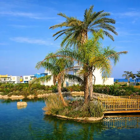 Modern Seaside Steps To The アパート ペリヴォリア