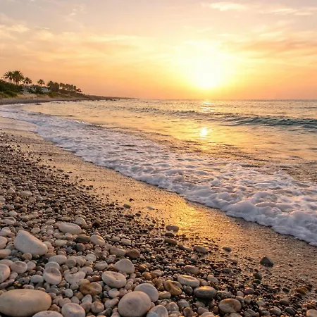 Modern Seaside Steps To The * ペリヴォリア