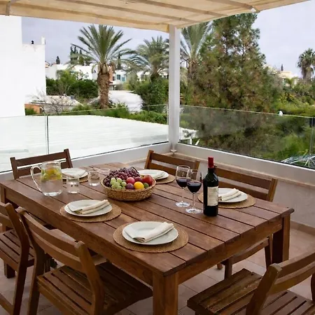 Modern Seaside Steps To The アパート ペリヴォリア