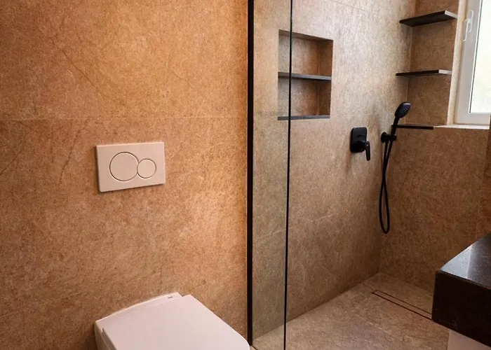 Modern Seaside Steps To The アパート